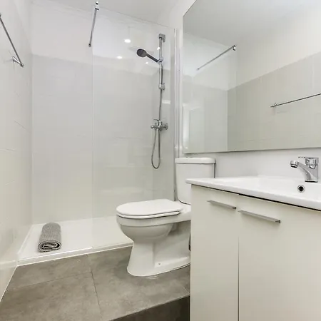 Charming 1 Bedroom In Mouraria Heart Of Historic * Lissabon